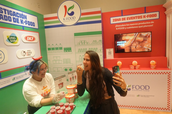 K-푸드 마켓테스트 중인 멕시코 인플루언서