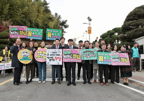 오성환 당진시장, 수능 시험장 현장 방문해 수험생 격려 모습