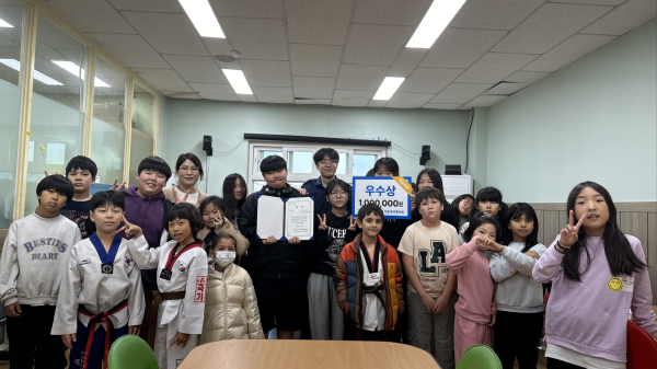 아동권리 영화제 우수상 수상 기념촬영