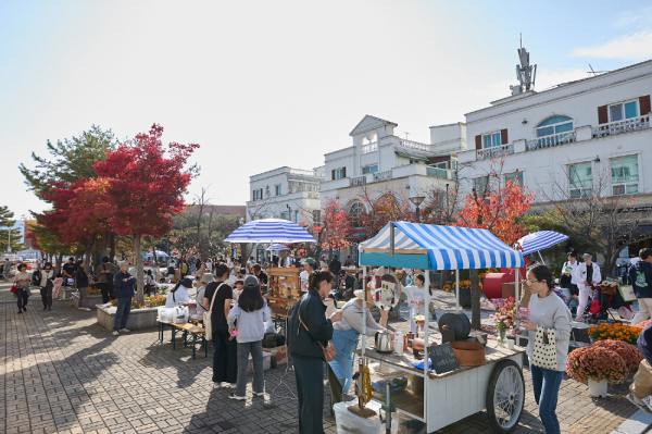 아산시 지중해마을 축제장 모습