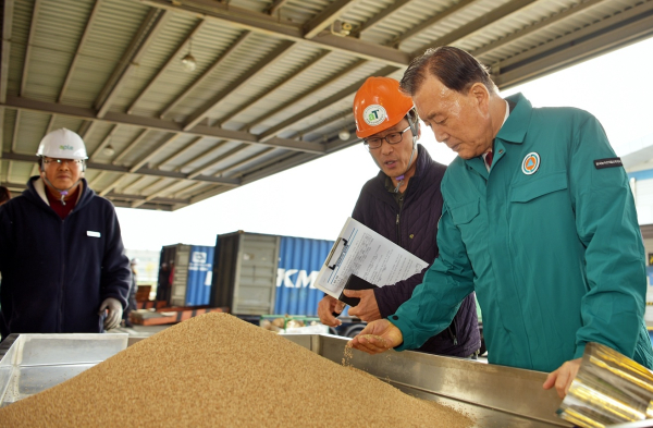 평택비축기지 현장 점검사진   * 홍문표 사장(우측)