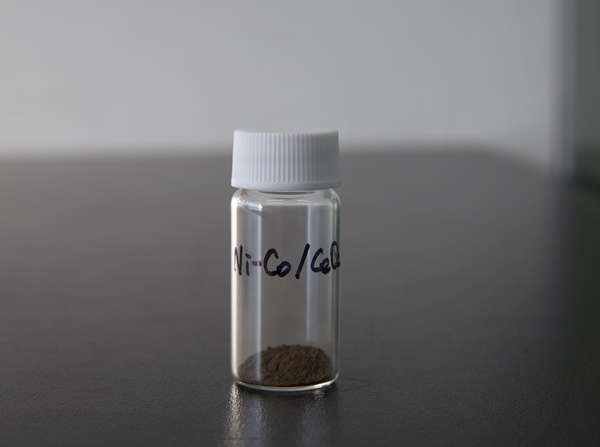 에너지연 연구진이 개발한 니켈-코발트 기반 신촉매