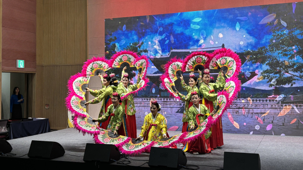 21일 충남 공주시 고마 아트센터에서 열린 ‘제8회 주민자치 한마당’ 참가 모습
