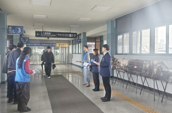 불조심 강조의 달 전시회 개최 모습