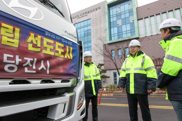 수소전기 노면 청소차 시연 사진