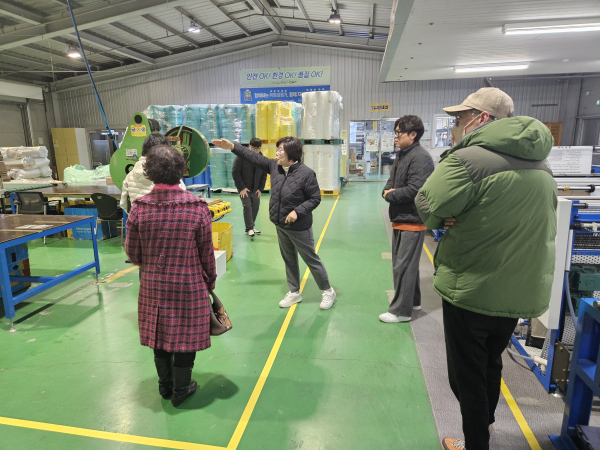 탄소중립과 장애인 일자리 복지의 현장 종량제봉투 생산시설 견학 모습