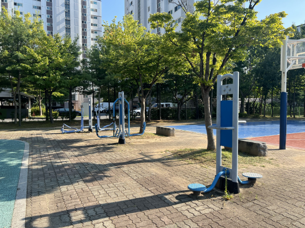 야외운동기구 전수조사 모습