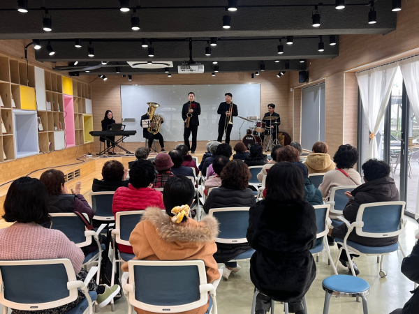 연말 브라스 밴드 공연 운영