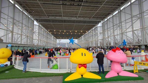 엑스포시민광장, ‘꿈돌이 야외스케이트장’ 지난해 개장 모습