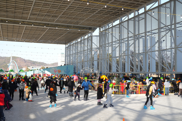 엑스포시민광장, ‘꿈돌이 야외스케이트장’ 지난해 개장 모습