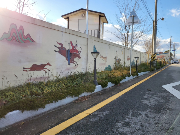 농촌마을 공간 정비를 위해 논산시 동흥1리마을에 조성된 마을 벽화