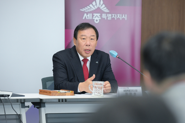 최민호 시장, 지난 5일 확대간부회의 주재 모습