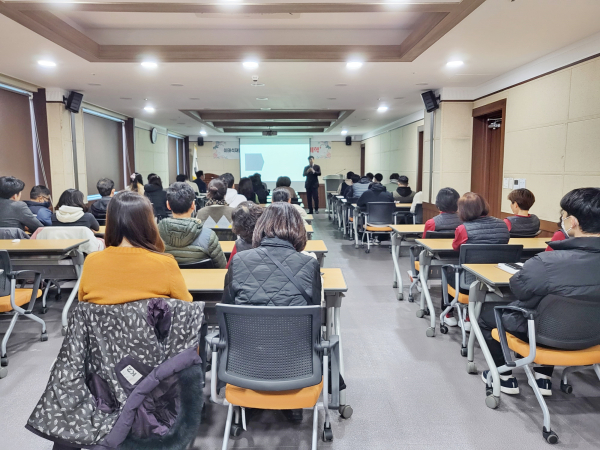 이태석재단 구수환 이사장 초청 ‘섬김의 미학’강연 모습