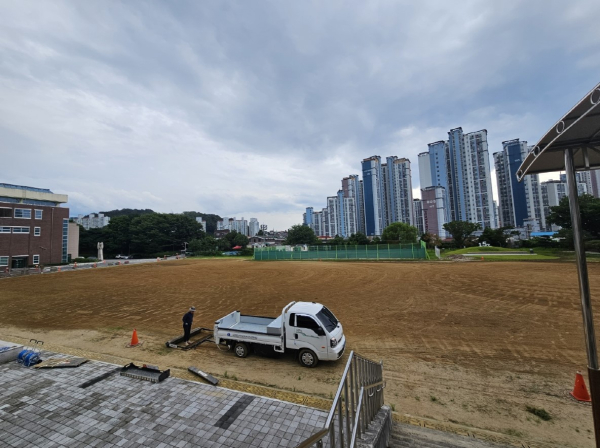 대전여고 운동장 관리 모습