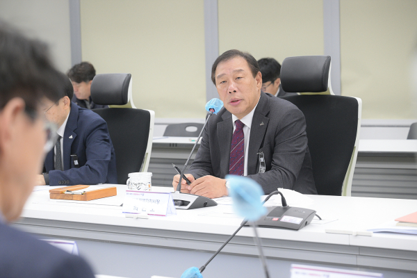 최민호 시장, 31일 간부회의 주재 모습