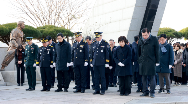 김동일 보령시장 신년참배 모습