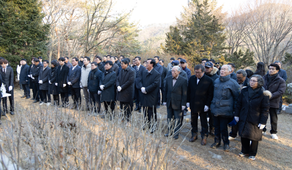 김돈곤 군수 충혼탑 참배 모습