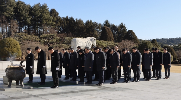 현충원 참배 하는 NST 김영식 이사장과 소관 23개 출연연 기관장들