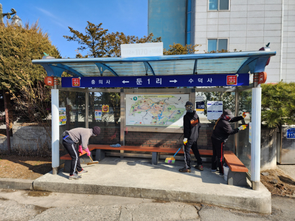버스승강장 환경정비 모습