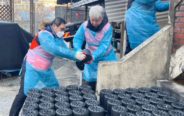 ​따뜻한 겨울나기 연탄 나눔 진행 (대전공장)​