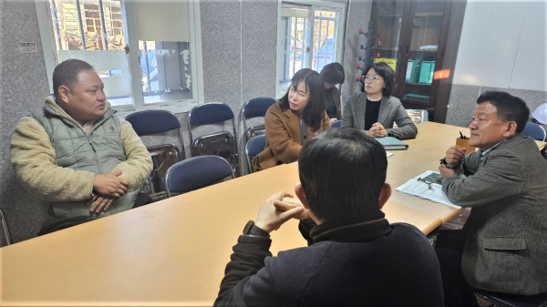 윤은미 천안시 복지정책국장이 지난 17일 시립노인요양병원 건립 부지를 방문해 현안 사항을 점검했다.