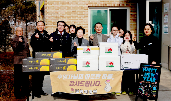 설명절 맞아 사회복지시설 방문해 위문품 전달식 기념사진