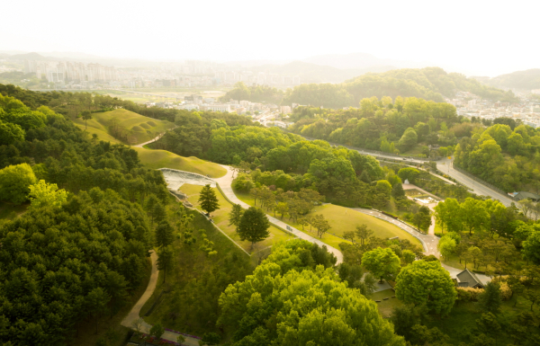 ‘한국 관광 100선’ 선정 (무령왕릉과 왕릉원 모습)