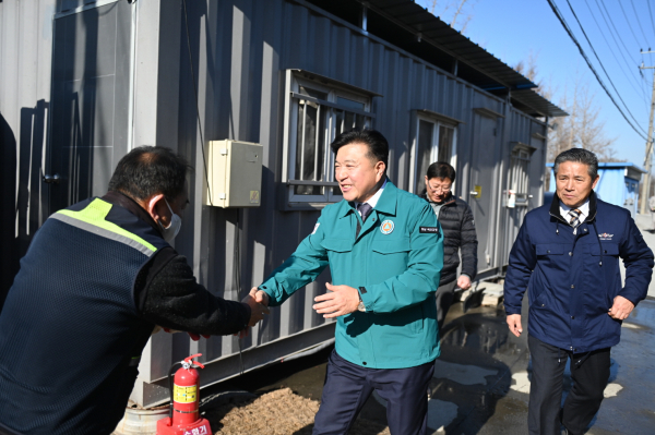 최재구 예산군수 거점소독시설 방문 모습