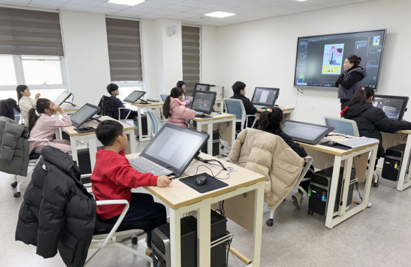 지난 4일 태안군가족센터에서 진행된 ‘꿈꾸는 웹툰작가’ 특강 모습.