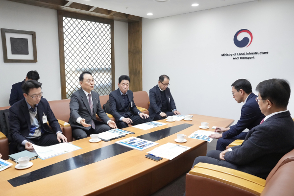 박상돈 천안시장 박상우 국토부장관 면담 진행 모습