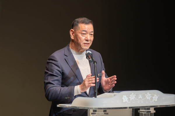 노인일자리 및 사회활동 지원사업 발대식에서 인사말하는 최원철 시장 모습