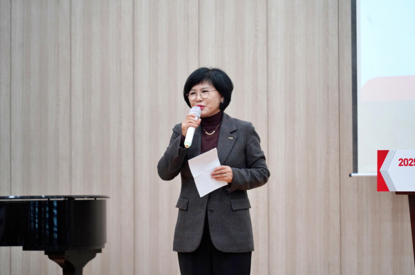 지난 5일 ‘2025년 3종 복지관 사업 설명회 및 교류회’에서 인사말 하는 김인식 원장