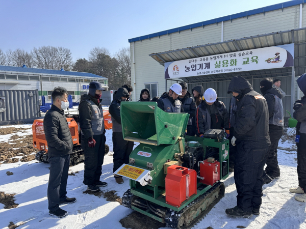 영농부산물 파쇄 시연 및 농기계 안전교육 진행 모습