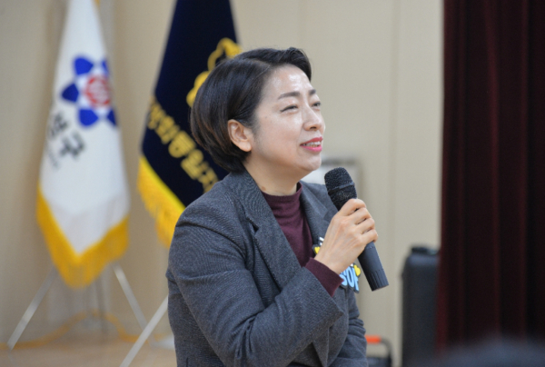 축사하는 황정아 의원