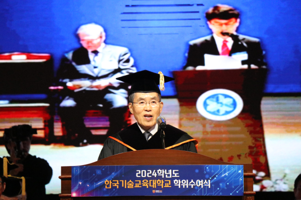 유길상 총장 졸업식에서 축사 모습