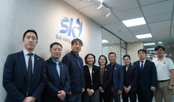 백석대학교와 베트남 SKY EDUCATION 유학원과 업무협약 체결.(왼쪽 세 번째부터 백석대 이계영 대외협력부총장, SKY EDUCATION 유학원 응오 티 탐 대표)