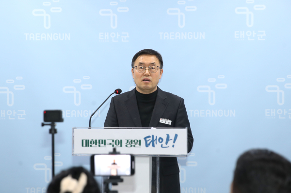 26일 군청 브리핑실에서 정례브리핑 중인 유창민 안전관리과장.