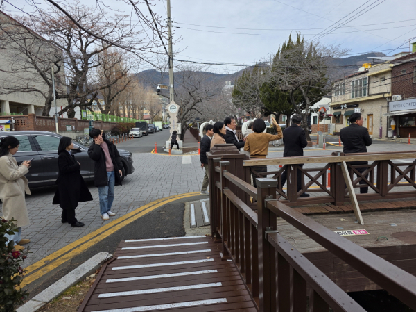 지난 25일 창원시를 방문해 진해군항제의 준비상황 청취 진행 모습