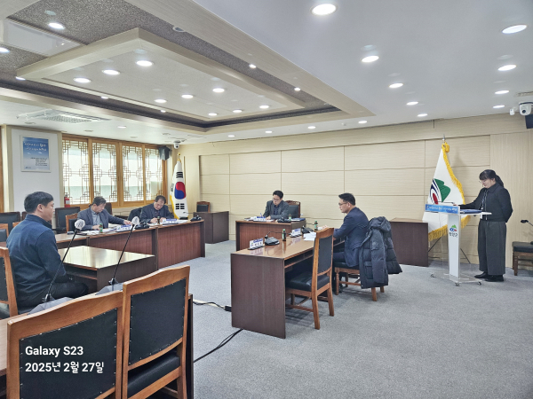 지난 27일, 2025년 상반기 귀농 농업창업 및 주택구입 지원사업 대상자 선정위원회 개최 모습