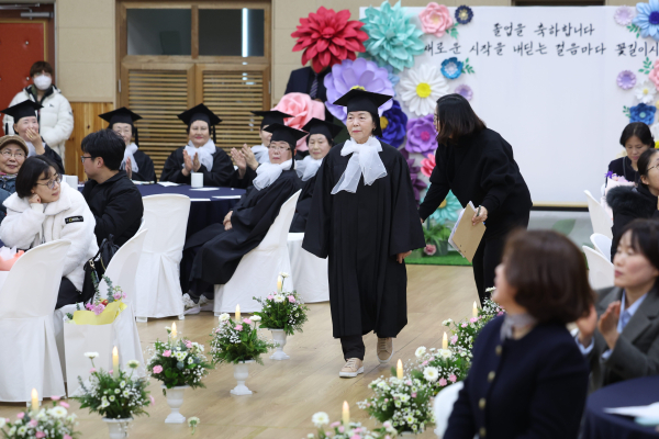 초등학력인정 성인문해교육과정 졸업식 개최 모습