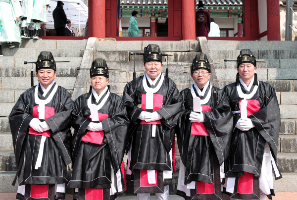 춘기 석전 봉행 모습