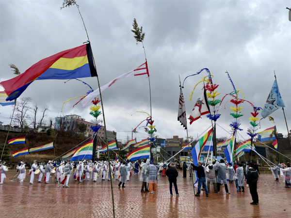 안섬당제(봉축기 및 뱃기 올리기) 모습
