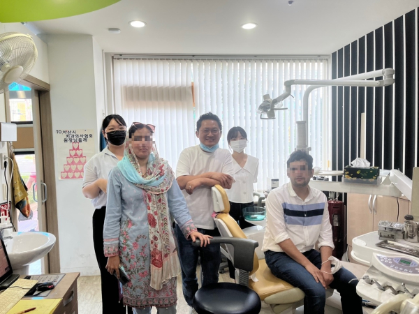 나눔치과 무료진료소 강현욱 원장님과 봉사자들
