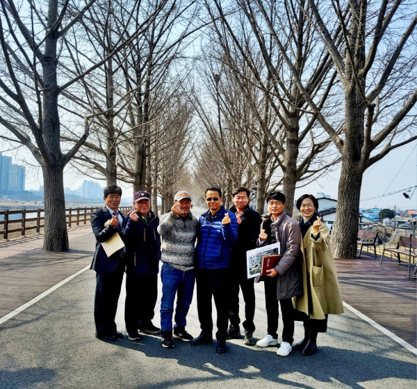 야생화 특화 공간 조성 현장 간담회 후 기념 촬영