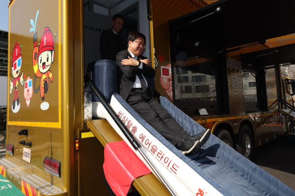 신규 안전행복버스 제작...학생 대상 시연회 개최 모습