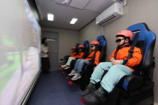 신규 안전행복버스 제작...학생 대상 시연회 개최 모습