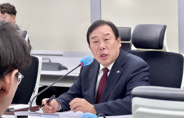 최민호 시장, 11일 간부회의 주재 모습