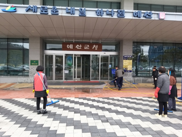 새봄맞이 군청사 환경정비 및 시설물 점검 모습