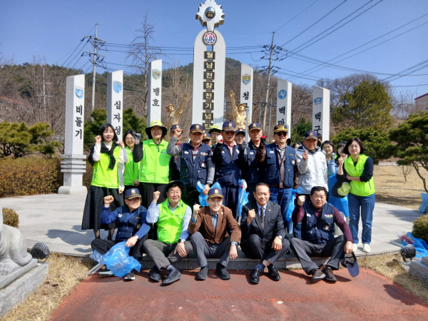 현충시설 환경정화활동 기념촬영