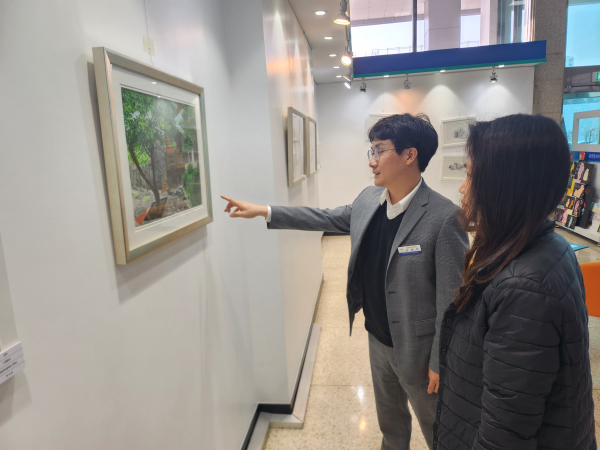 봄빛갤러리 중학생미술실기대회 우수작품 앵콜전 모습